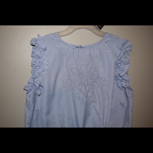 Beautiful top - Picture 4 of 5